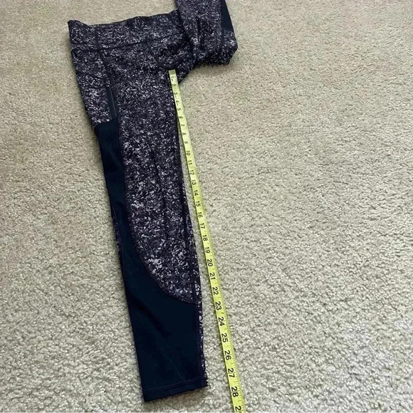Athleta Rainer Printed Mesh Tight Leggings Purple Women Size XS Gym Active. - Picture 9 of 16